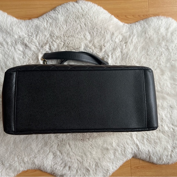 CHANEL Grand Shopping Tote in Black Caviar Leather - Picture 7 of 15